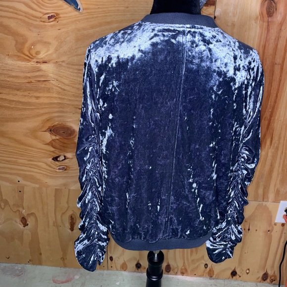 LISTICLE Velour Full Zip Ruched Sleeve
Bomber Jacket Sz Lg - Picture 4 of 9